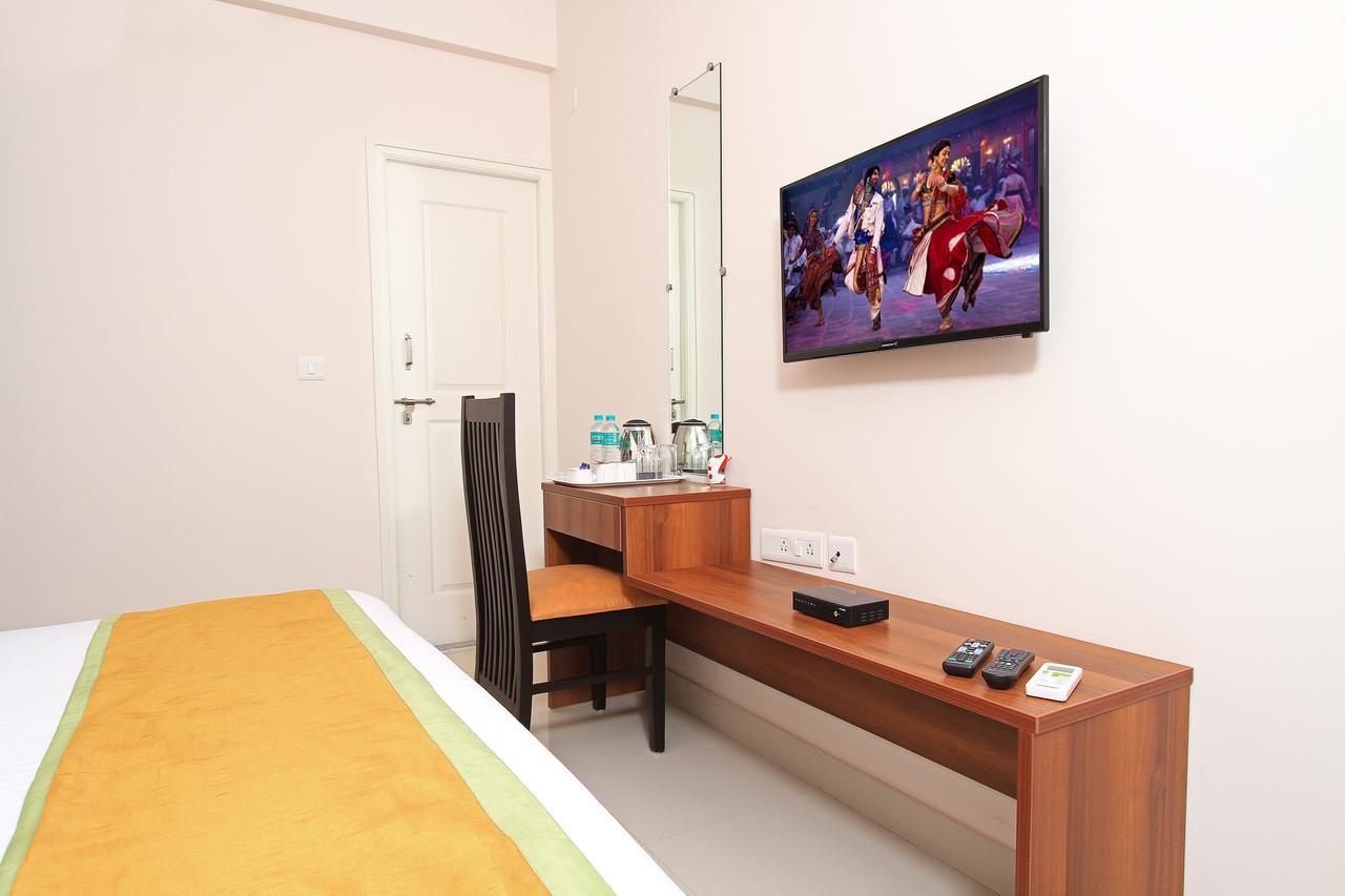 Arra Suites Kempegowda Airport Hotel Bangalore Bagian luar foto